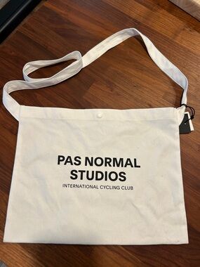 Pas Normal Studios Musette